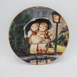 M.J. HUMMEL STORMY WEATHER LITTLE COMPANIONS COLLECTOR PLATE